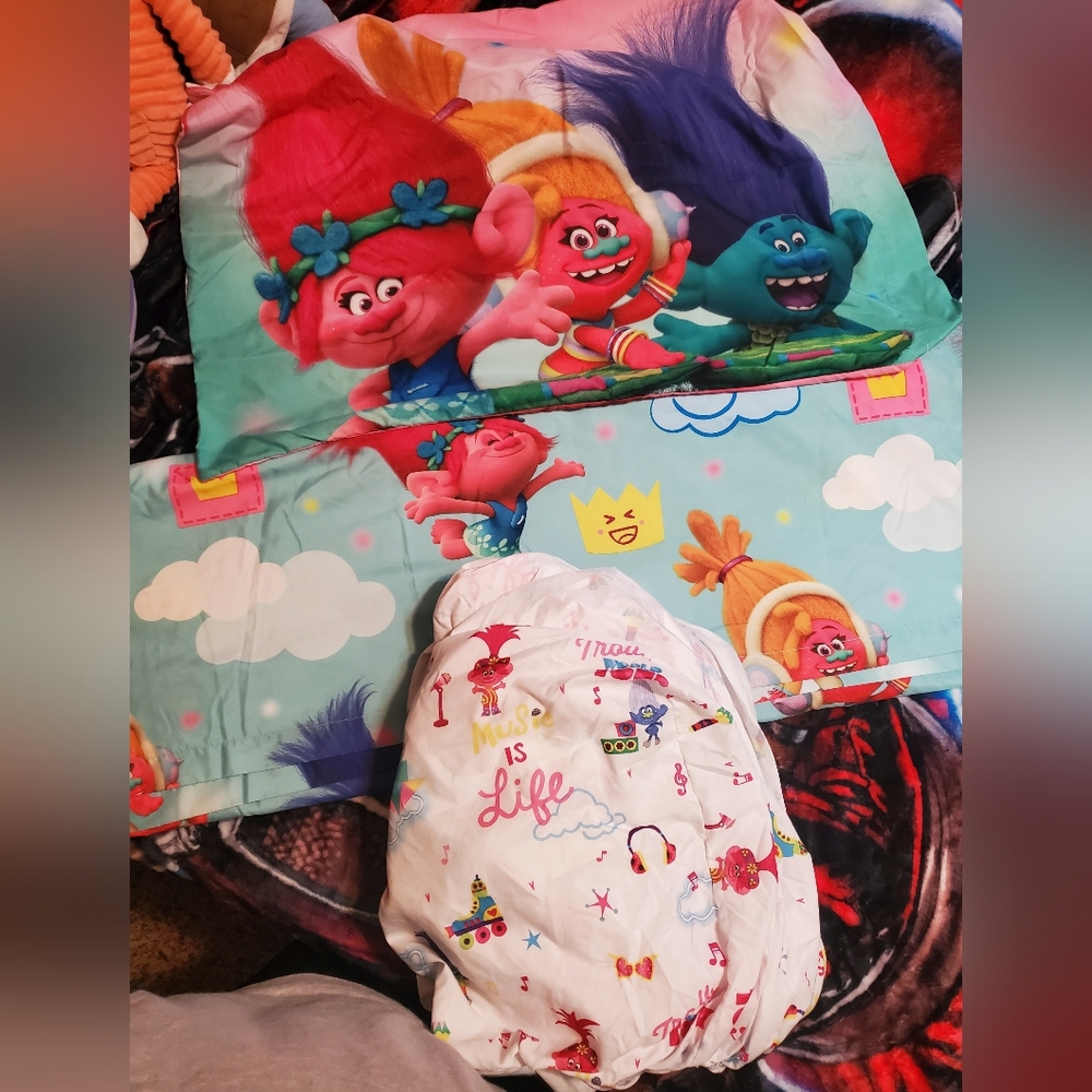 Trolls Themed Bedding Set, Full Size